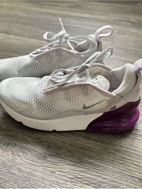 Nike Air Max 270 Kid Sneakers in Light Gray and Purple
